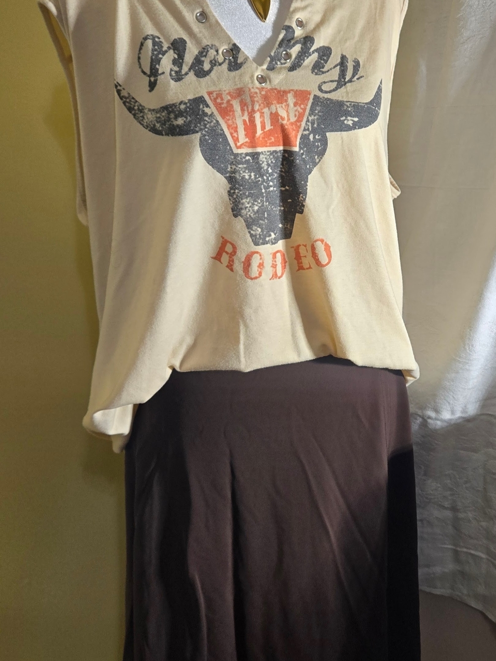 Not My First Rodeo Graphic Tank Top Beige Grommet V-Neck Size XL